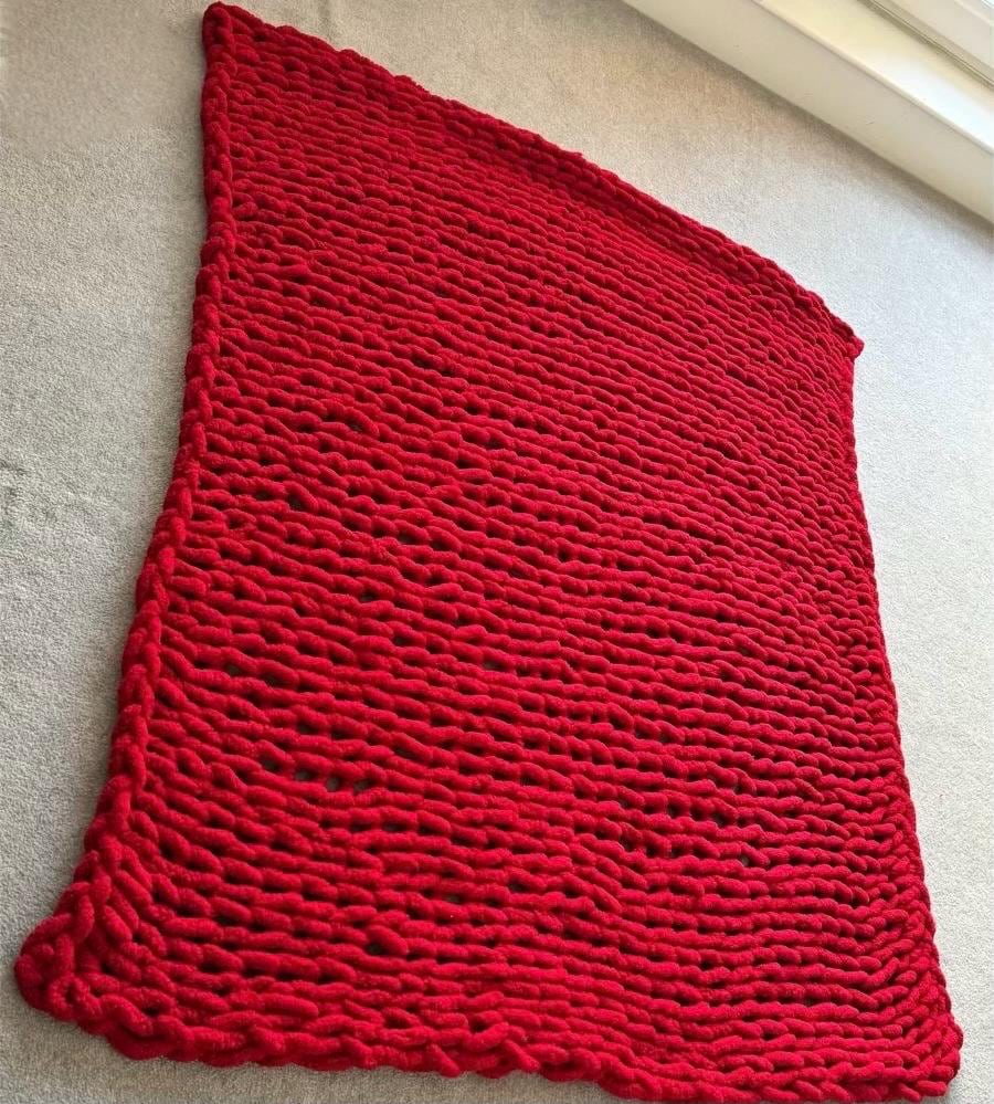 Handmade Cozy Chunky Yarn Blanket – Soft, Warm & Stylish Throw for Couch or Bed – Perfect Gift