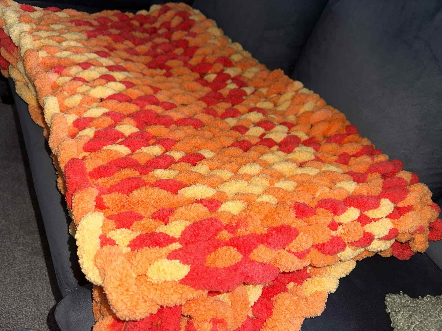 Handmade Cozy Chunky Yarn Blanket – Soft, Warm & Stylish Throw for Couch or Bed – Perfect Gift