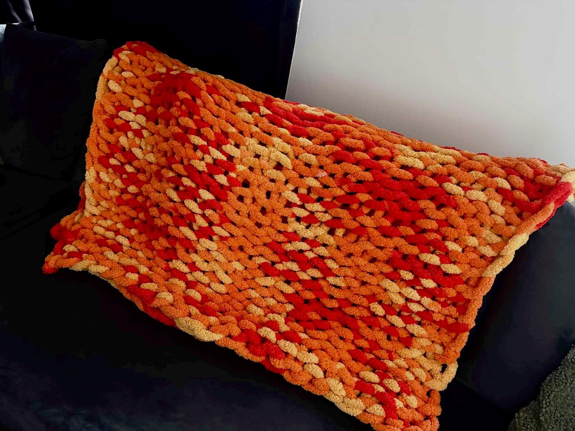 Handmade Cozy Chunky Yarn Blanket – Soft, Warm & Stylish Throw for Couch or Bed – Perfect Gift
