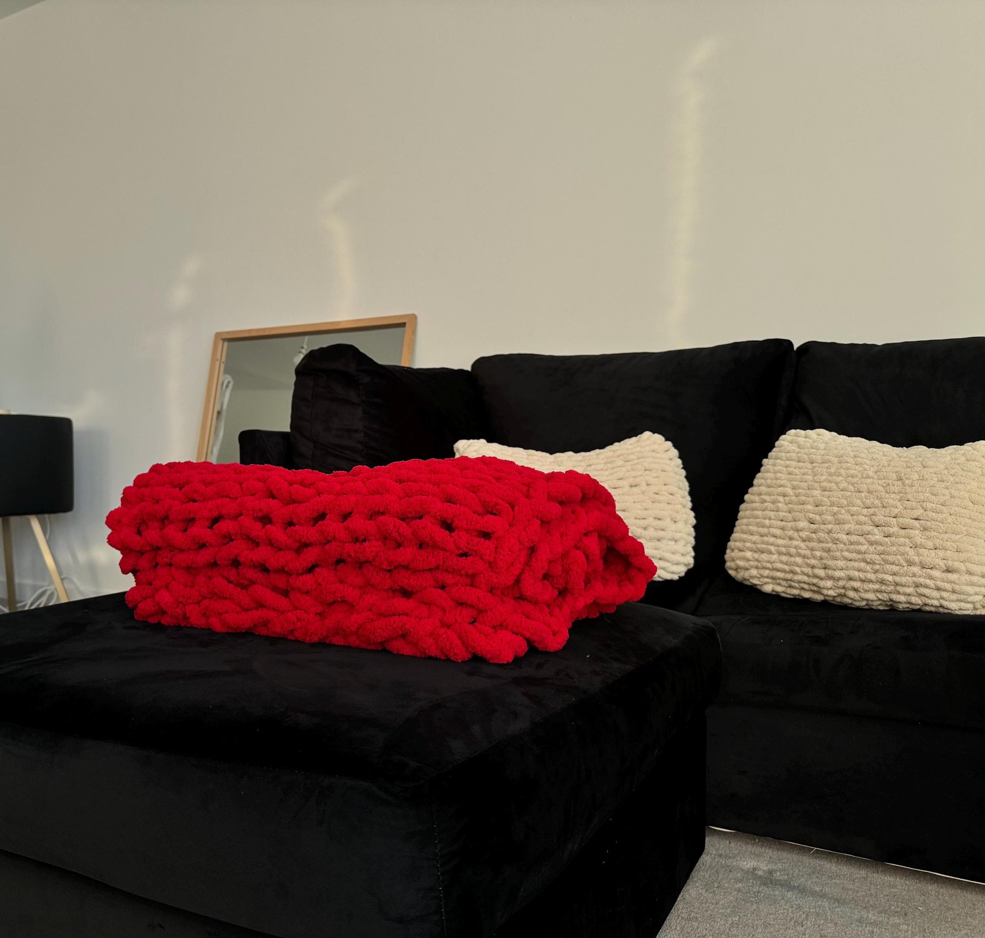 Handmade Cozy Chunky Yarn Blanket – Soft, Warm & Stylish Throw for Couch or Bed – Perfect Gift